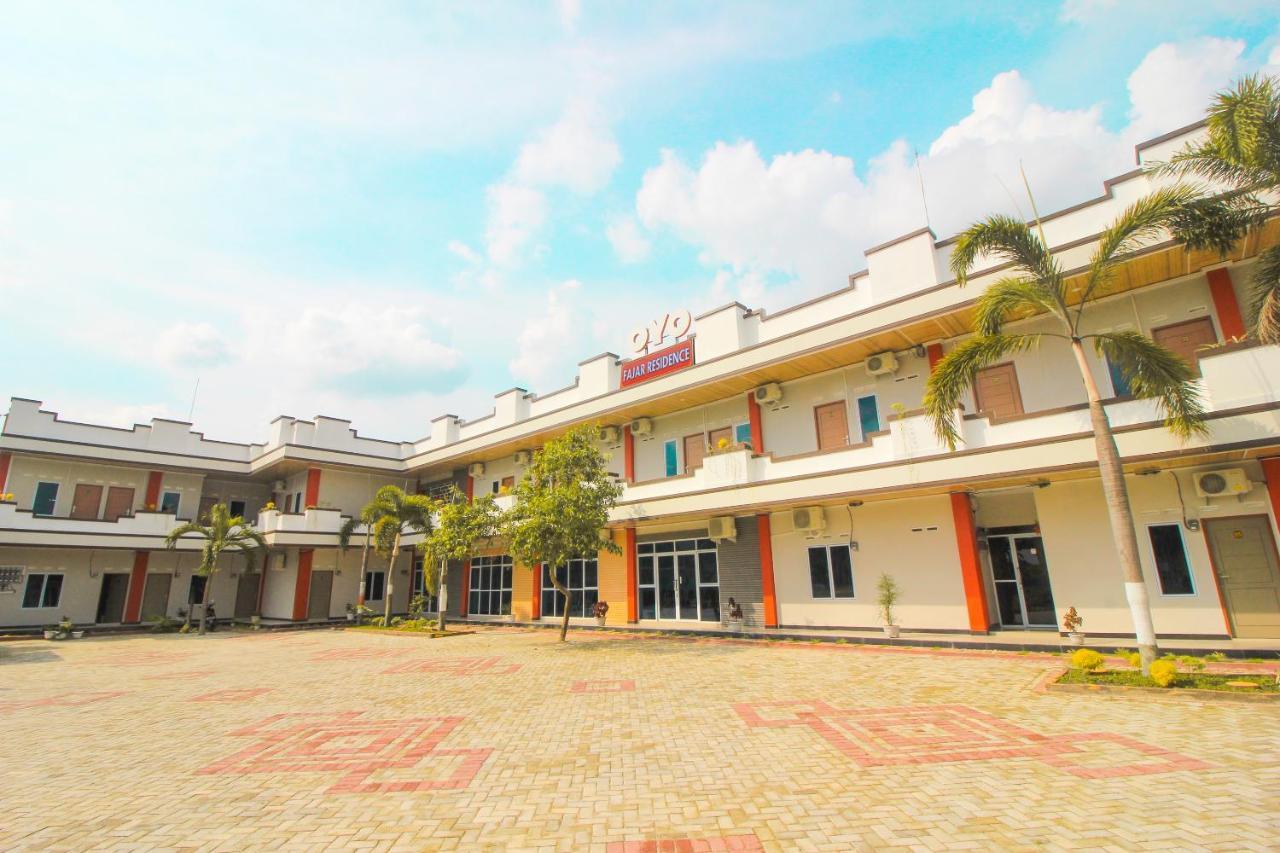 Oyo 1653 Fajar Residence Pekanbaru Exterior foto