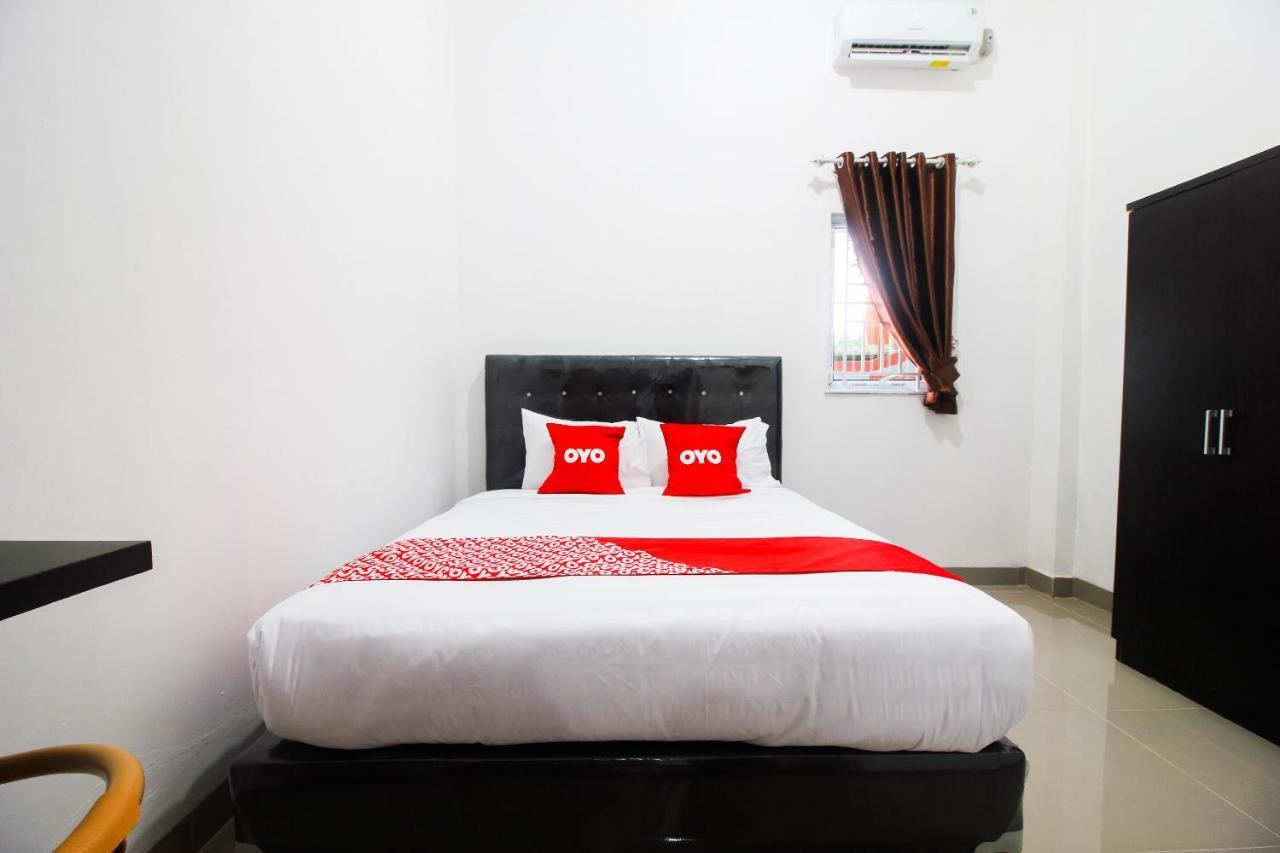 Oyo 1653 Fajar Residence Pekanbaru Exterior foto