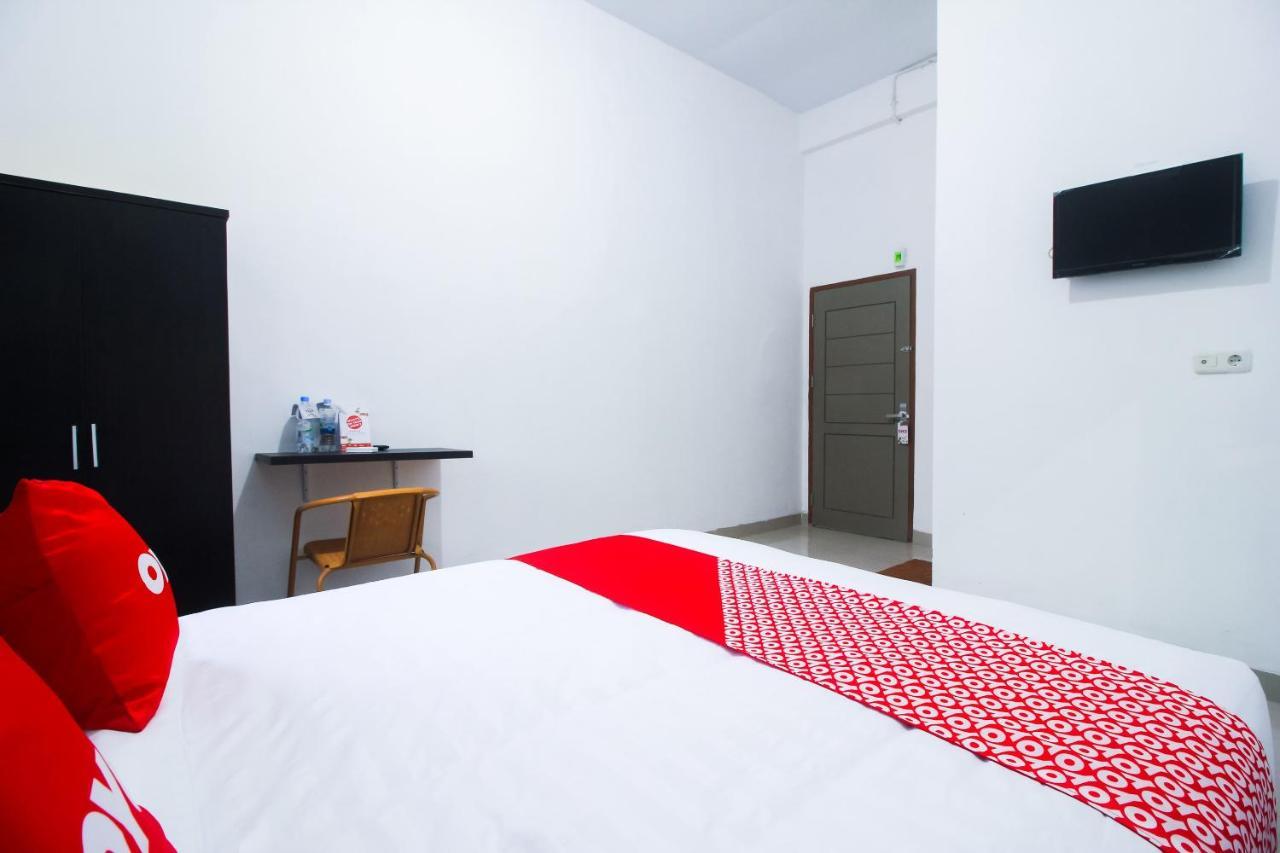 Oyo 1653 Fajar Residence Pekanbaru Exterior foto
