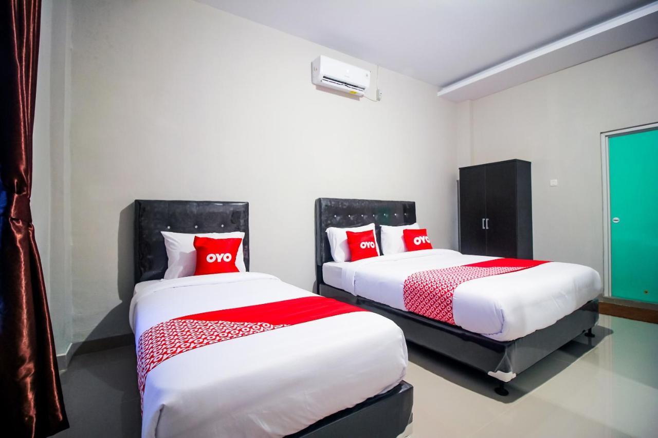 Oyo 1653 Fajar Residence Pekanbaru Exterior foto