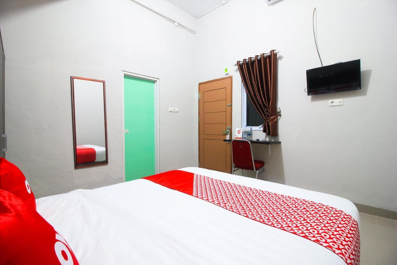 Oyo 1653 Fajar Residence Pekanbaru Exterior foto