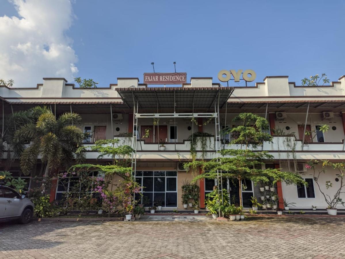 Oyo 1653 Fajar Residence Pekanbaru Exterior foto