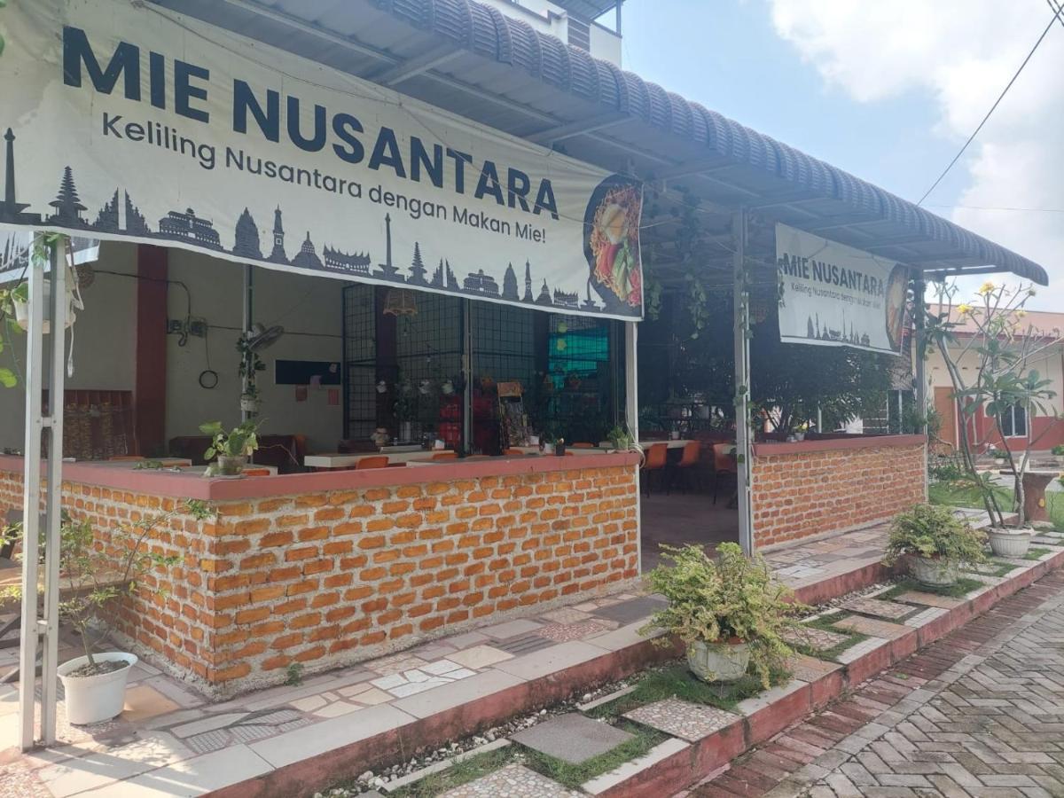 Oyo 1653 Fajar Residence Pekanbaru Exterior foto