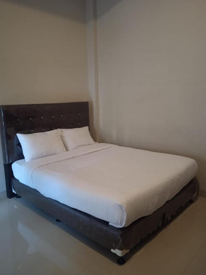 Oyo 1653 Fajar Residence Pekanbaru Exterior foto