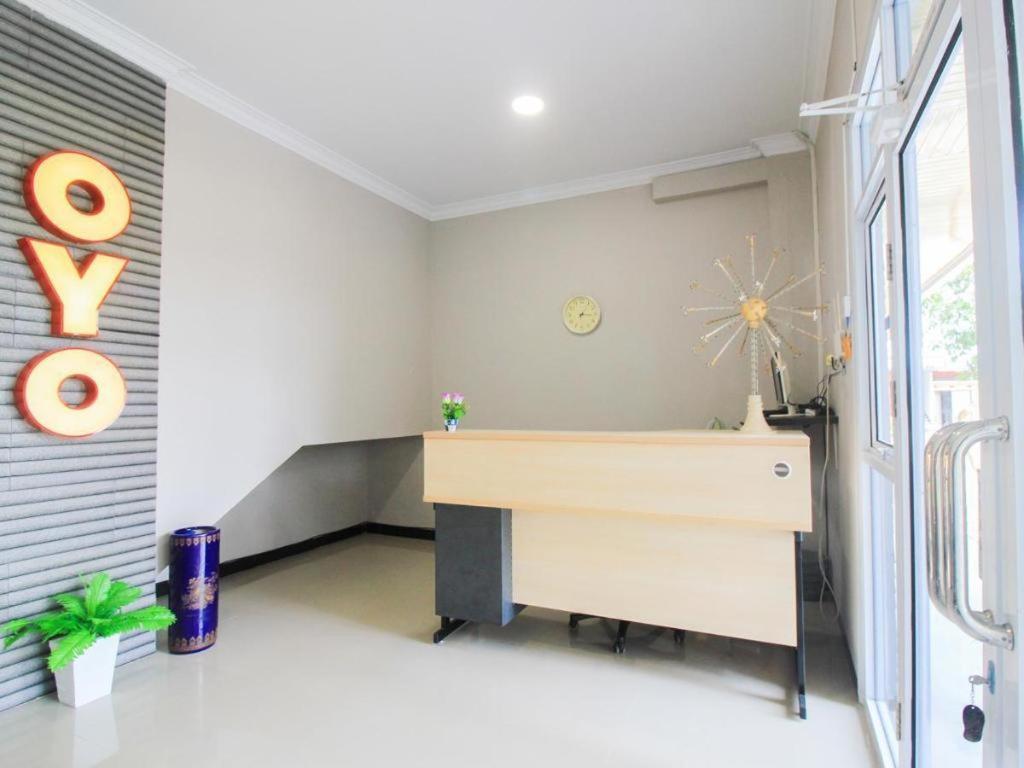 Oyo 1653 Fajar Residence Pekanbaru Exterior foto