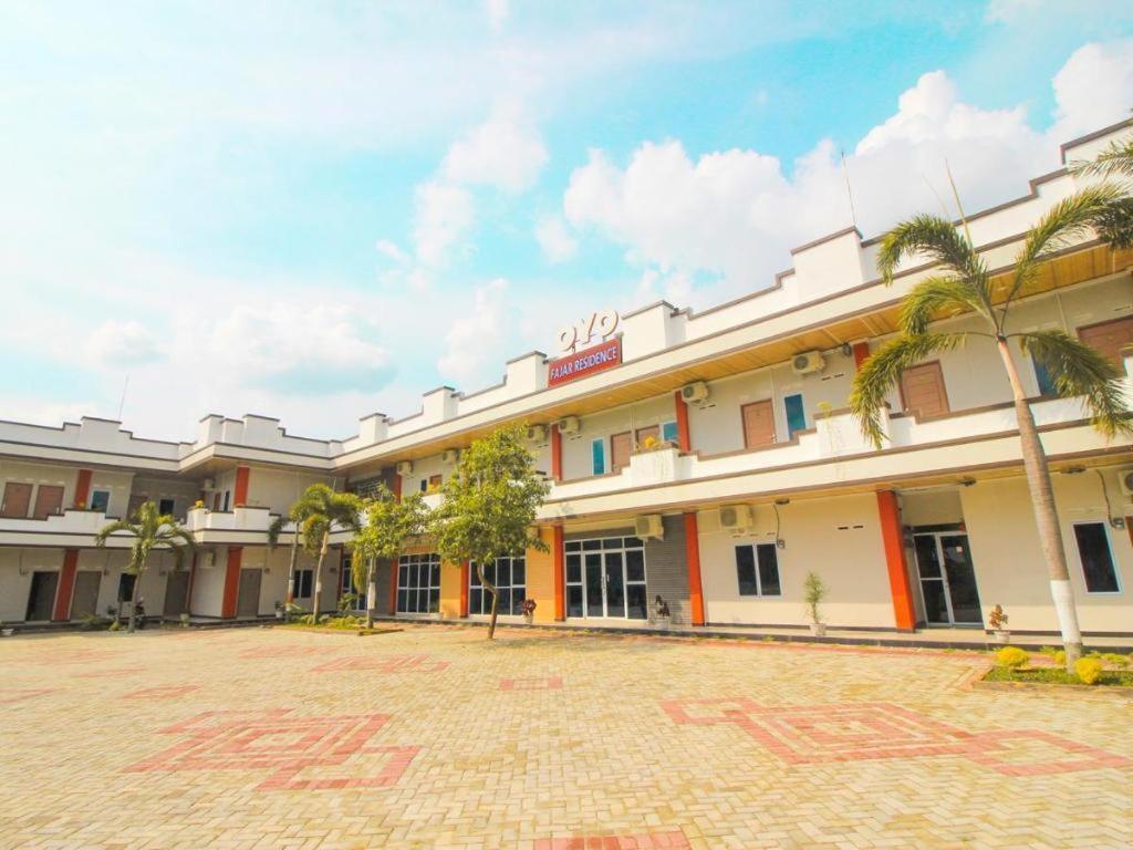 Oyo 1653 Fajar Residence Pekanbaru Exterior foto