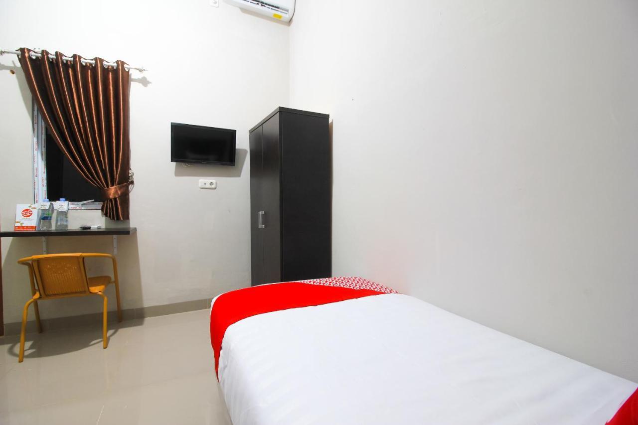 Oyo 1653 Fajar Residence Pekanbaru Exterior foto