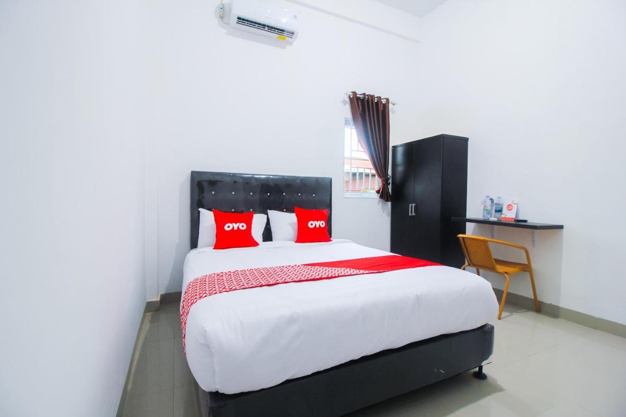 Oyo 1653 Fajar Residence Pekanbaru Exterior foto