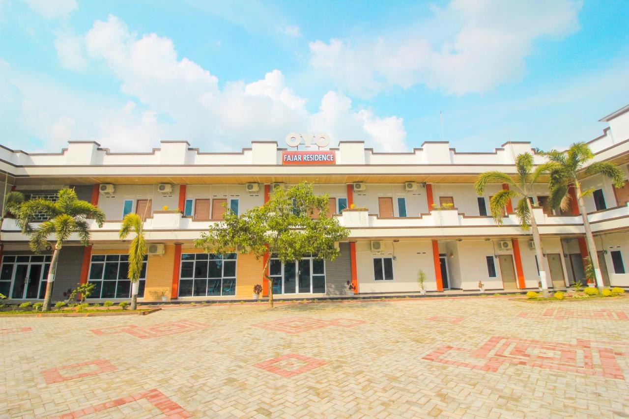 Oyo 1653 Fajar Residence Pekanbaru Exterior foto