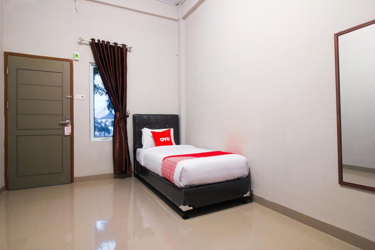 Oyo 1653 Fajar Residence Pekanbaru Exterior foto